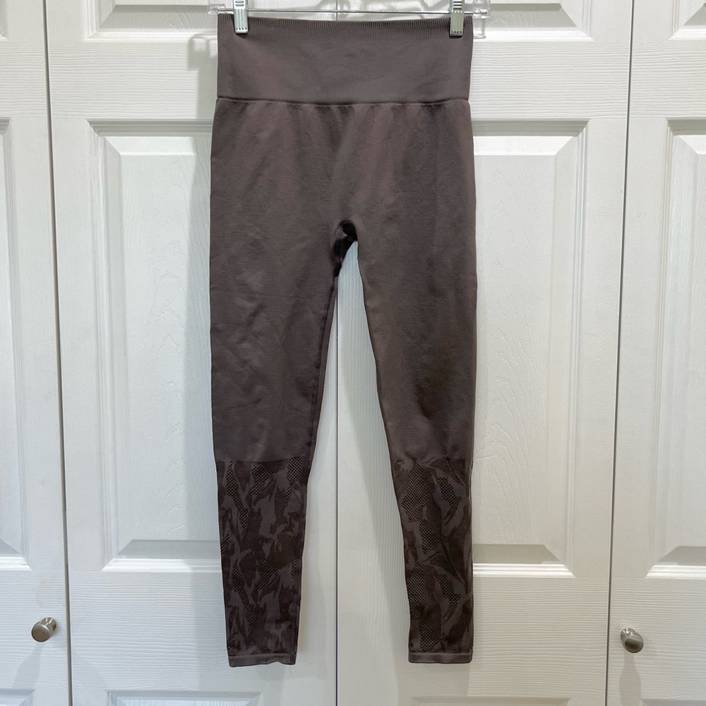 5 for $25! Purple Seamless Athletic Leggings Small